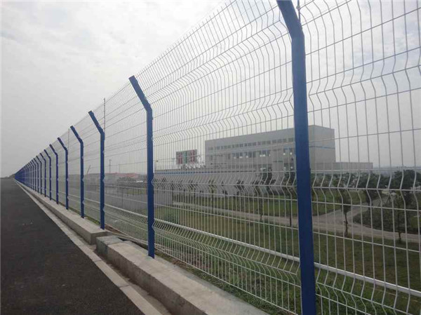 高速公路护栏网1 8 3米 武汉高速公路护栏网 龙泰百川栅栏